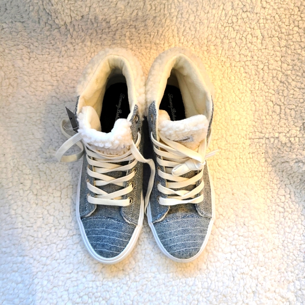 Tommy Bahama - NWT - gray denim look with faux shearling high-top sneake… - Picture 7 of 12